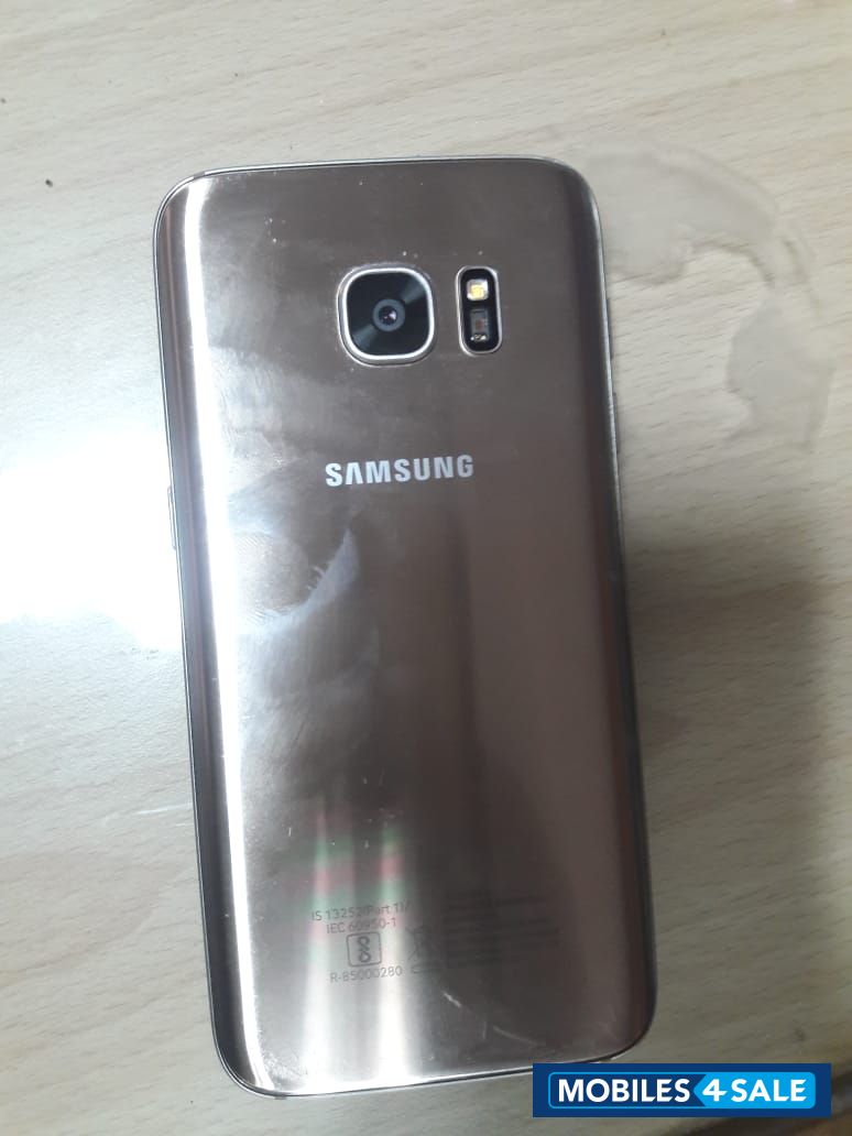 Samsung  Galaxy s7 gold