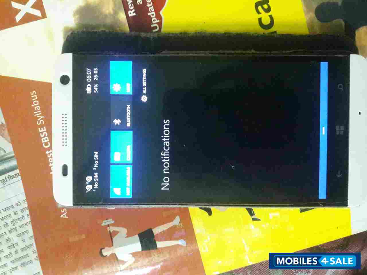 White Xolo  Q 1000