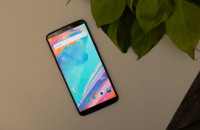 Black OnePlus  5T