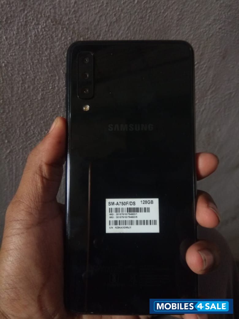 Black Samsung Galaxy A7