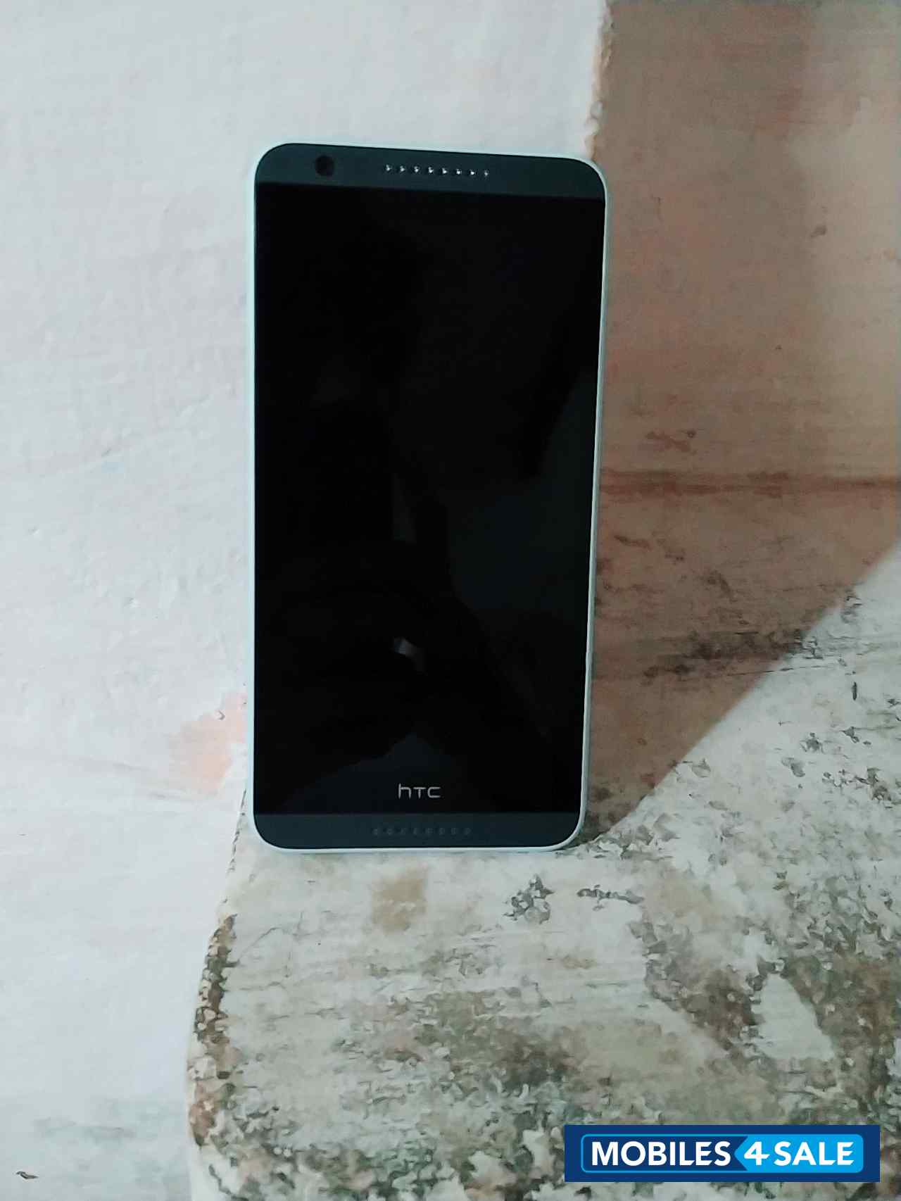 HTC  Desire 820