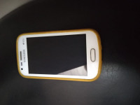 White Samsung  GT-S7562