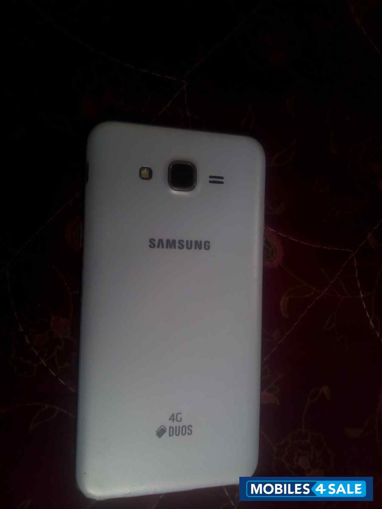 Samsung  J 7