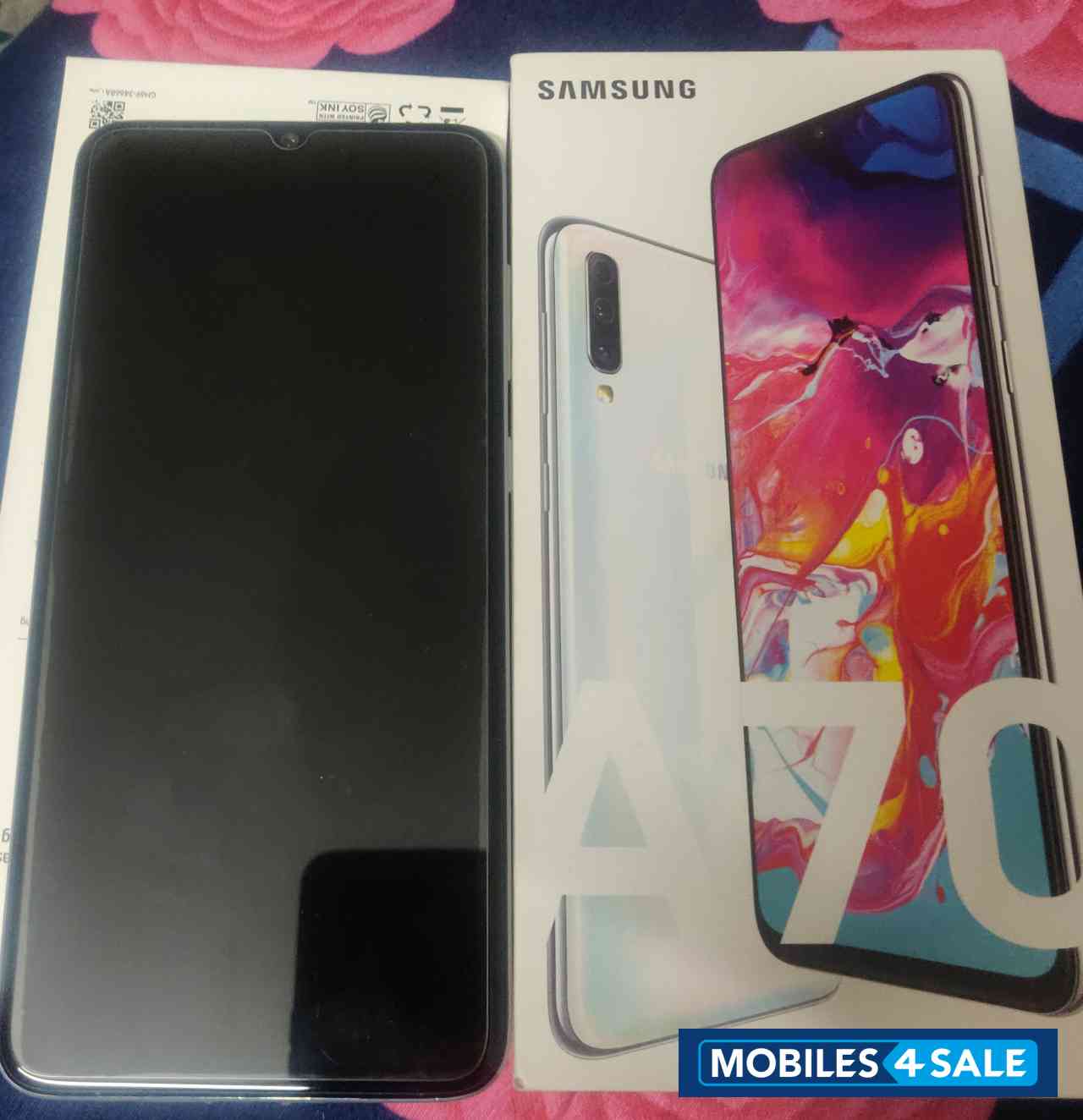 White Samsung  Galaxy A70 (6GB RAM/128GB STORAGE)