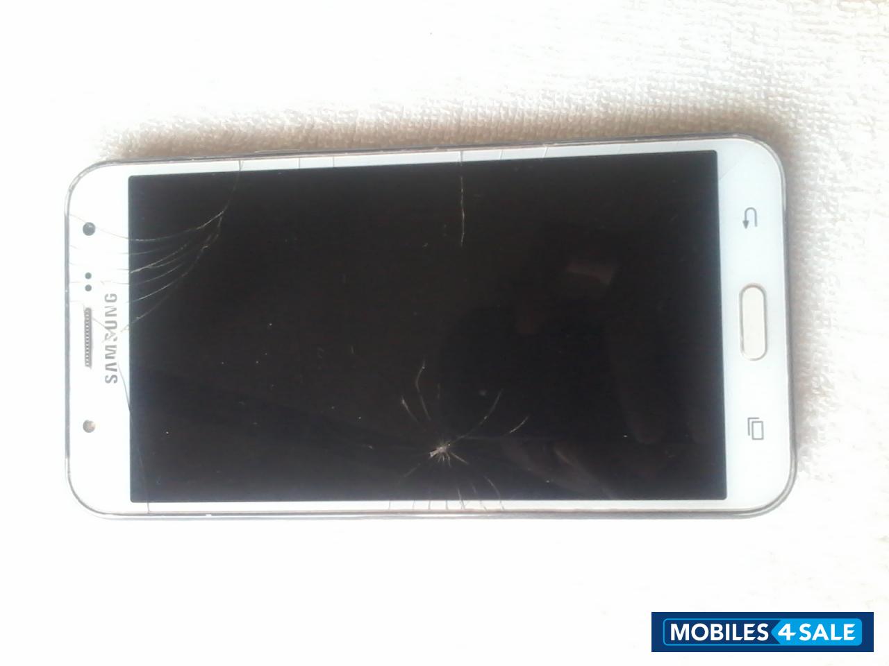 White Samsung  galaxy j7