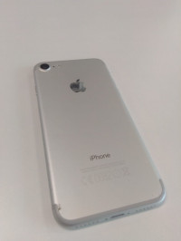 Apple  iphone 7 Silver 128 GB