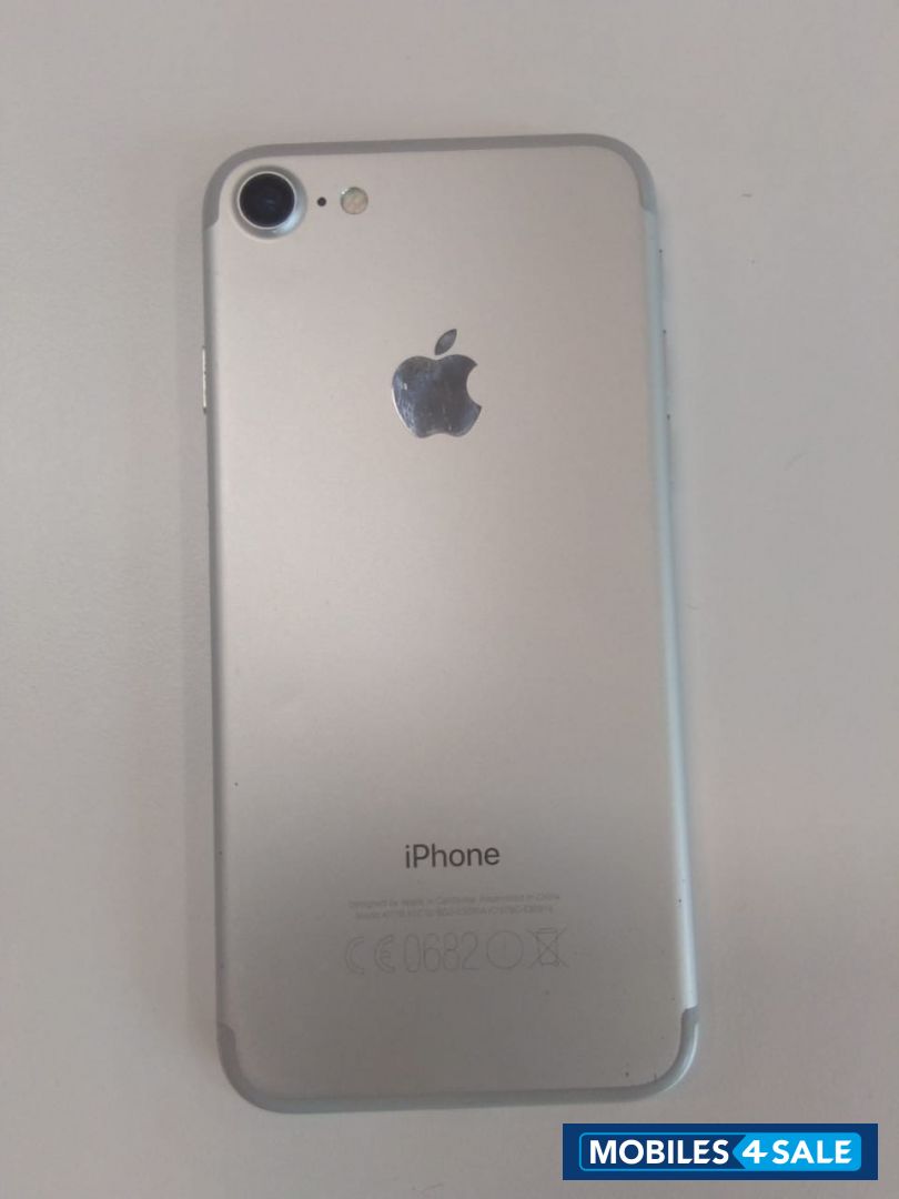 Apple  iphone 7 Silver 128 GB