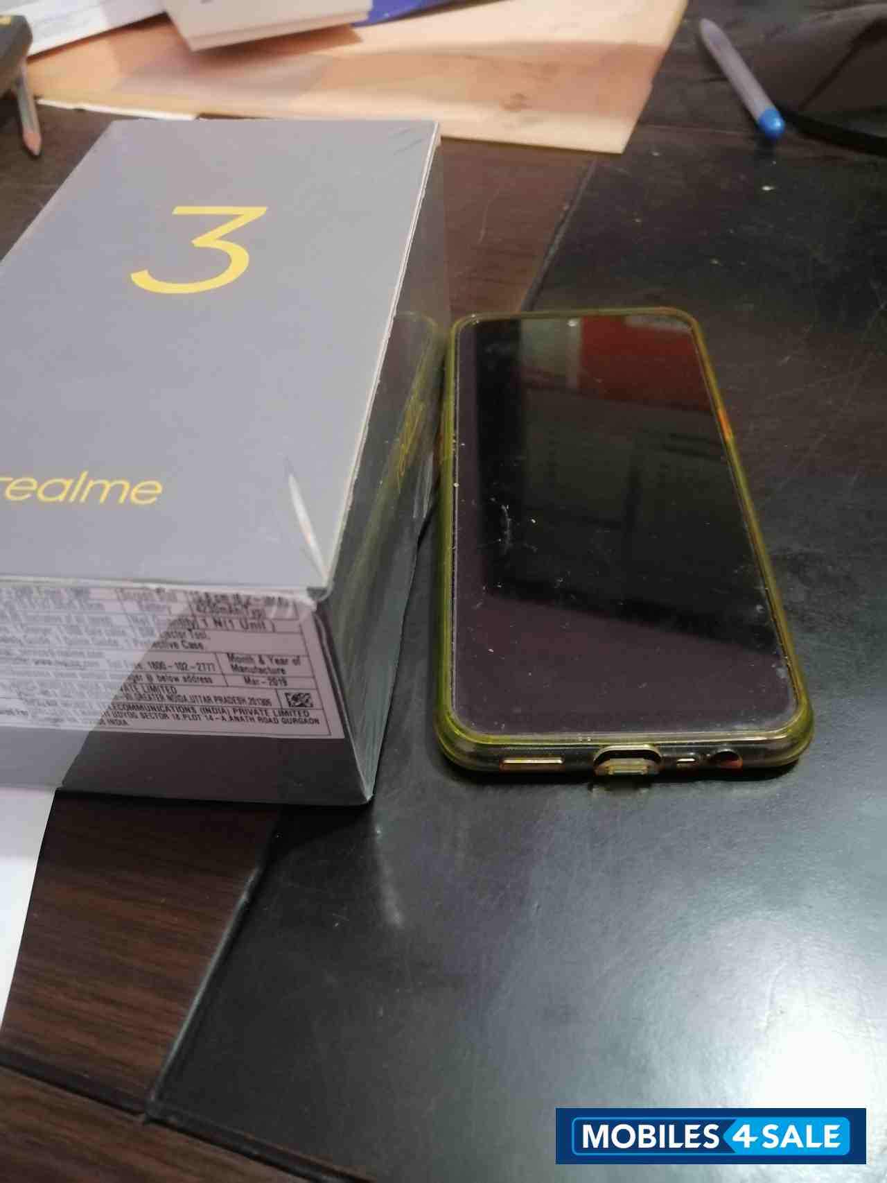 Black Realme  3