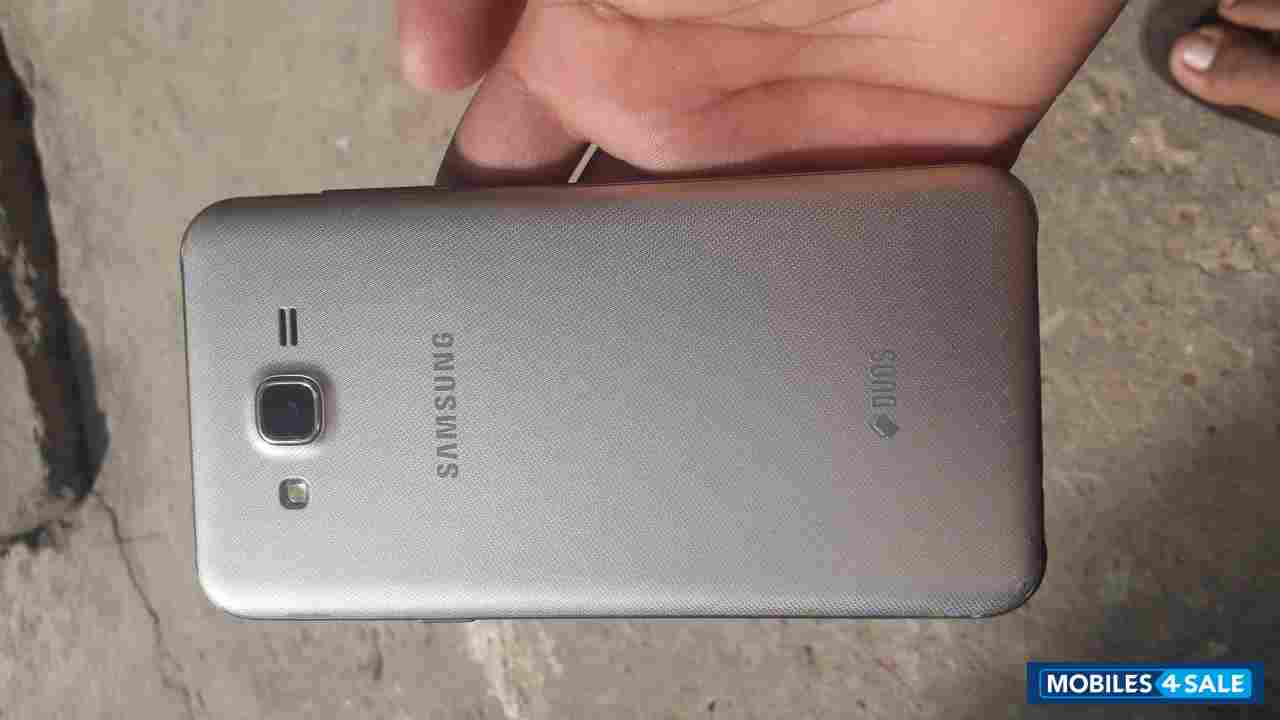 Golden Samsung J-series Galaxy j7 nxt