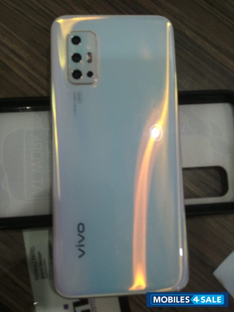 Vivo  v17