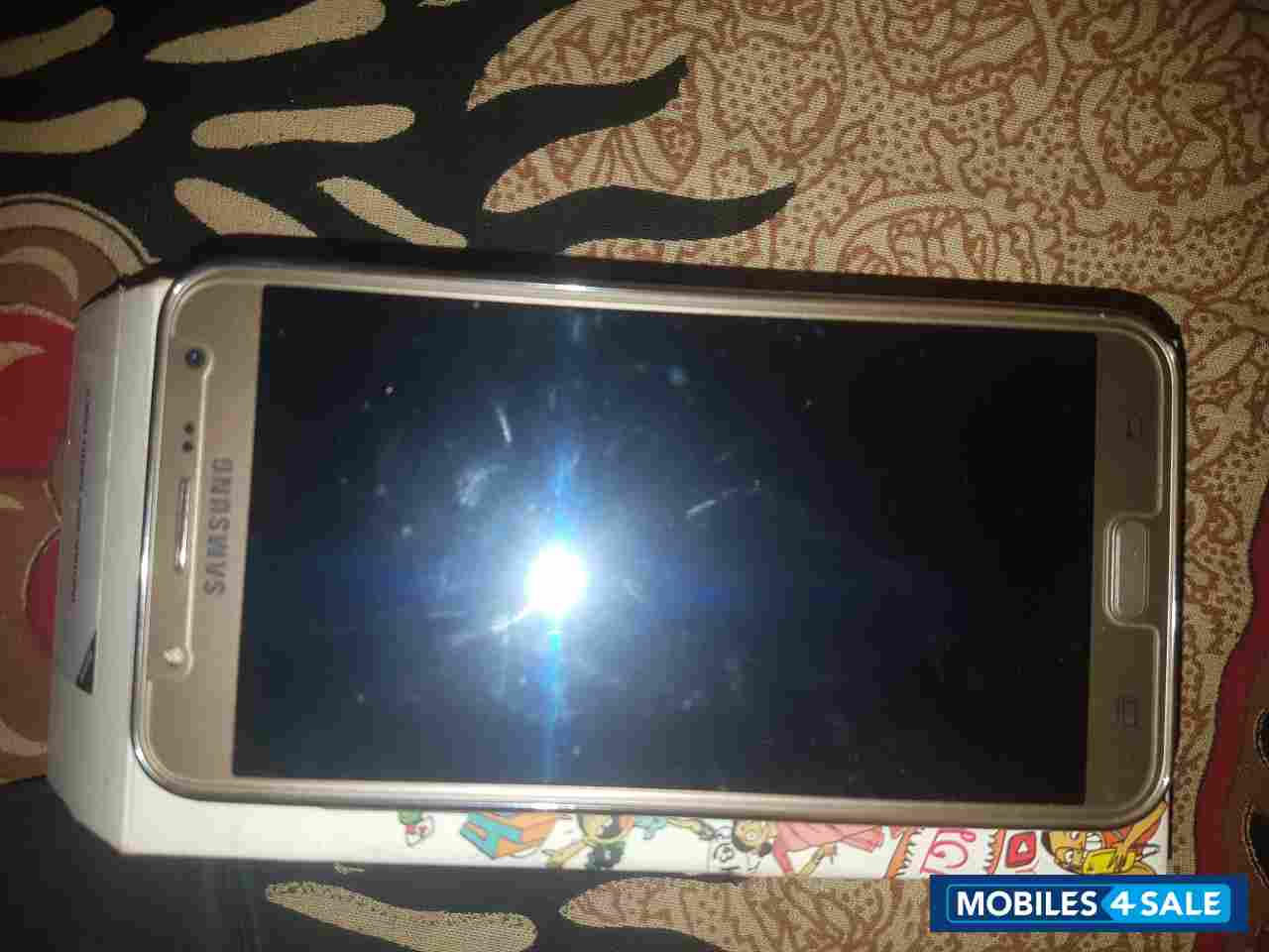 Samsung  Galaxy J7