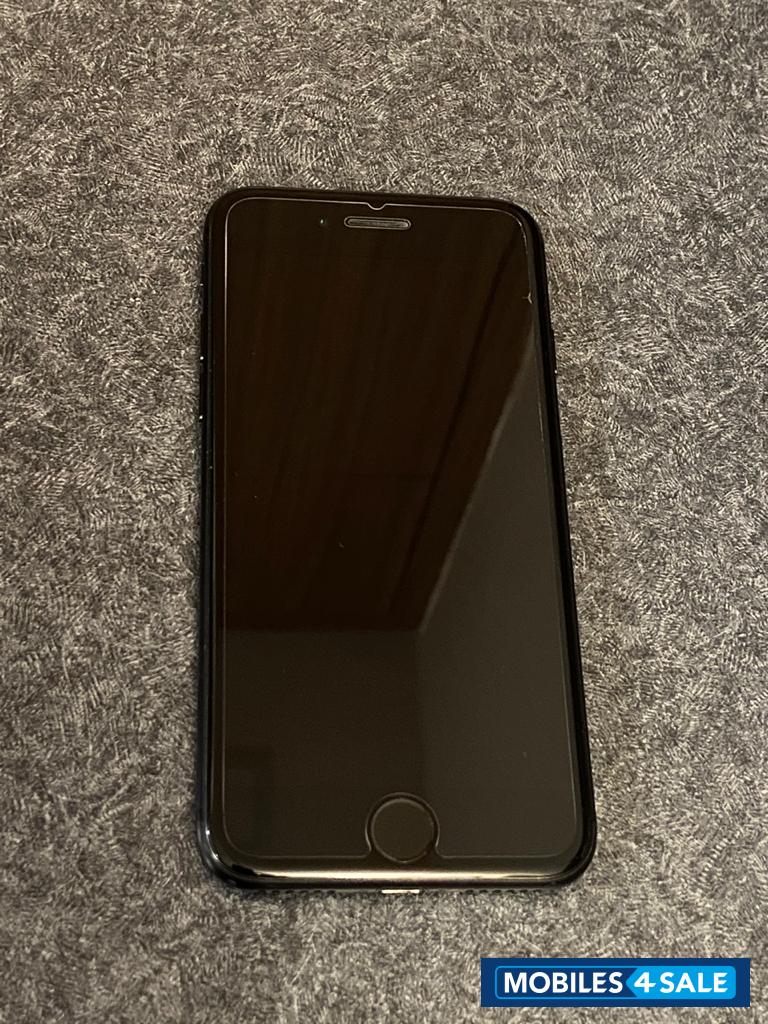 Black Apple iPhone 7