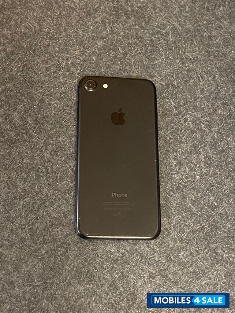 Black Apple iPhone 7