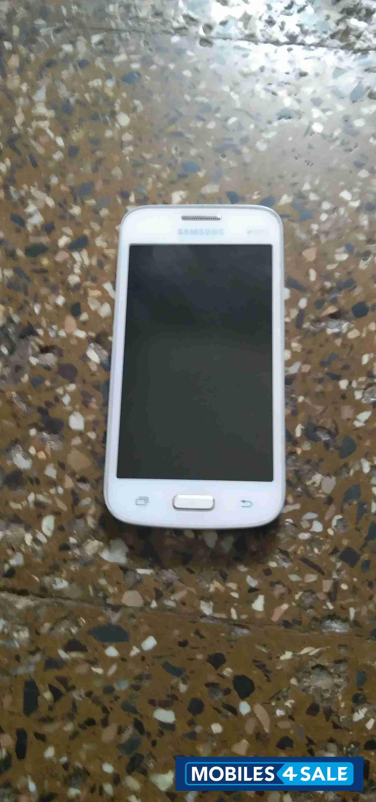 White Samsung  Galaxy star advance