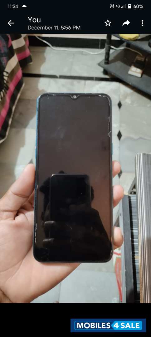 Blue Realme  5i