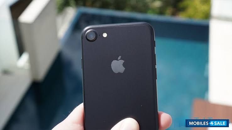 Black Apple iPhone 7