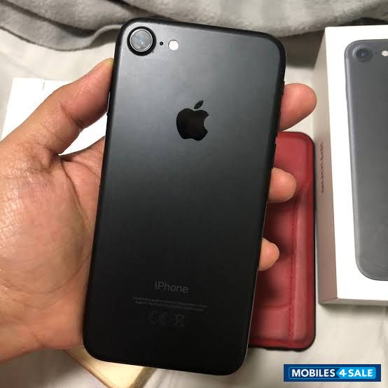 Black Apple iPhone 7