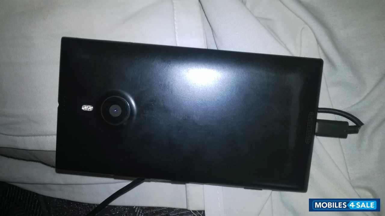 Black Nokia Lumia 1520