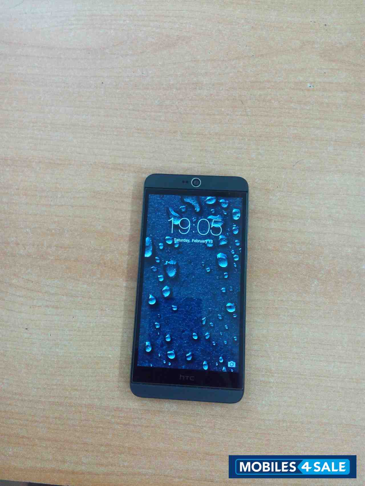 Black HTC Desire 826