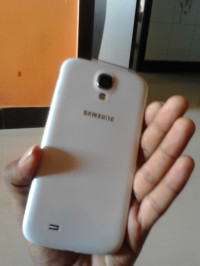 White Samsung Galaxy S4