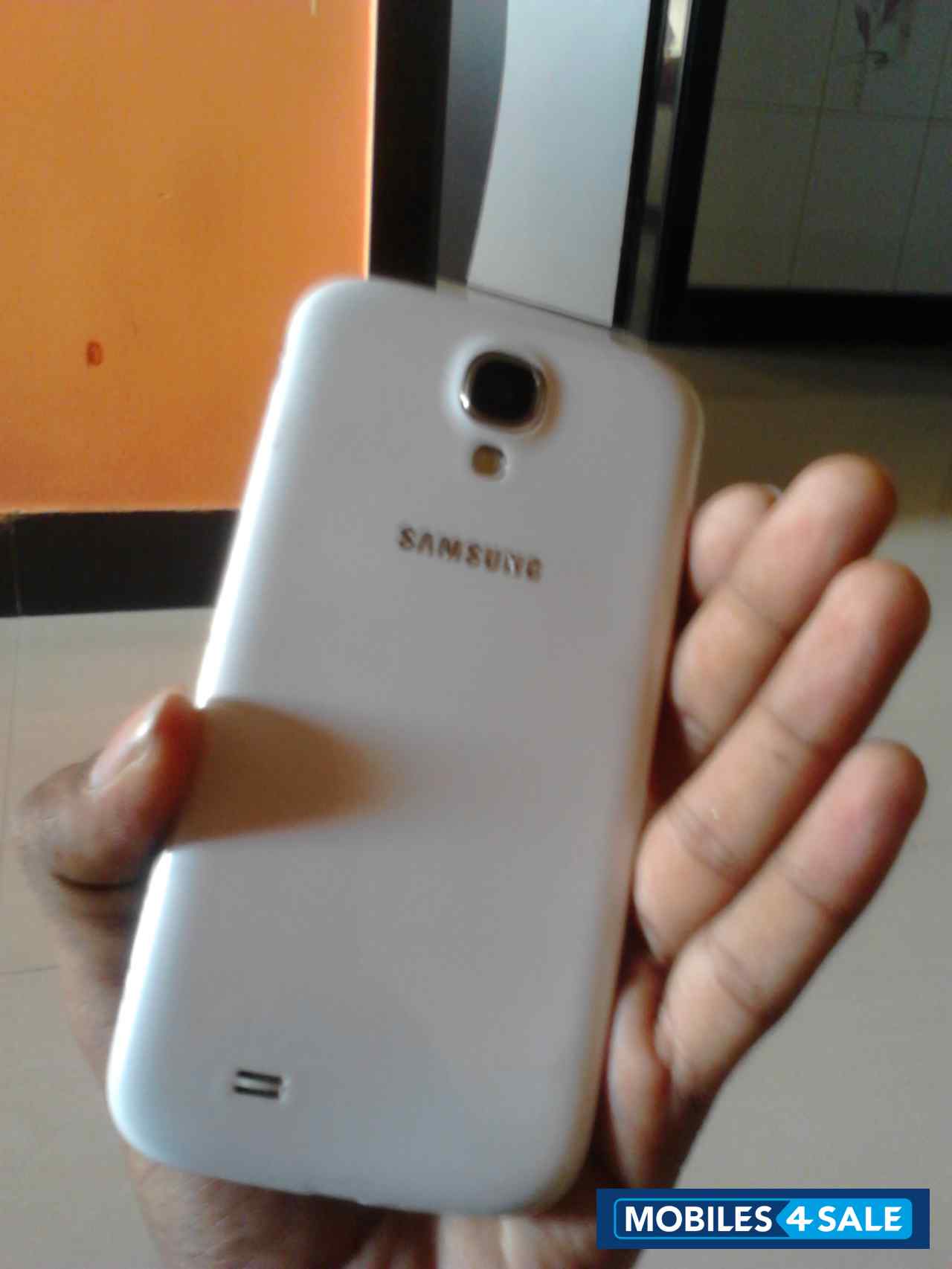 White Samsung Galaxy S4