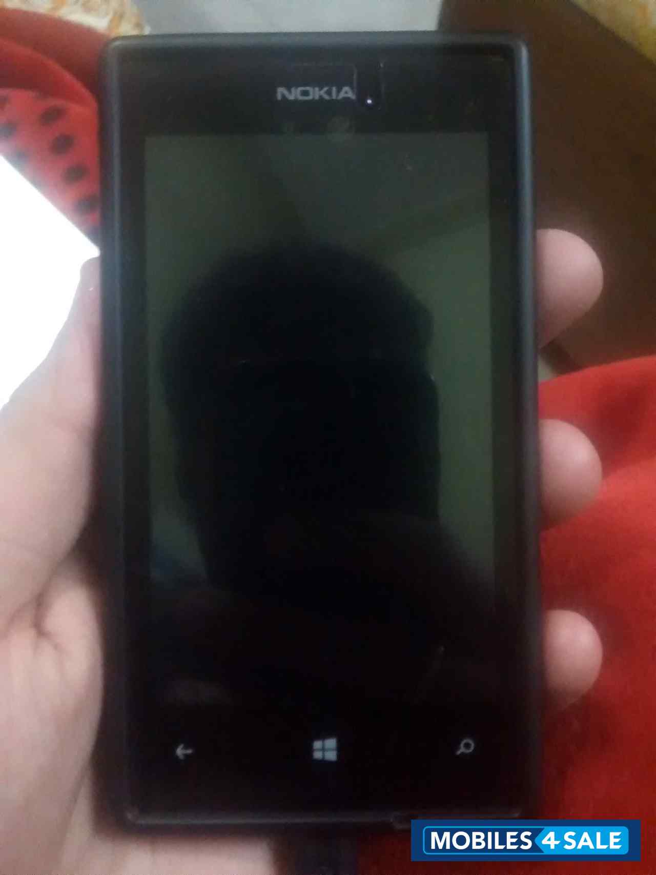 Black Nokia Lumia 525