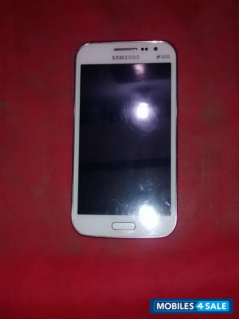 White Samsung Galaxy Grand Quarttro