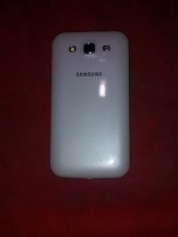 White Samsung Galaxy Grand Quarttro