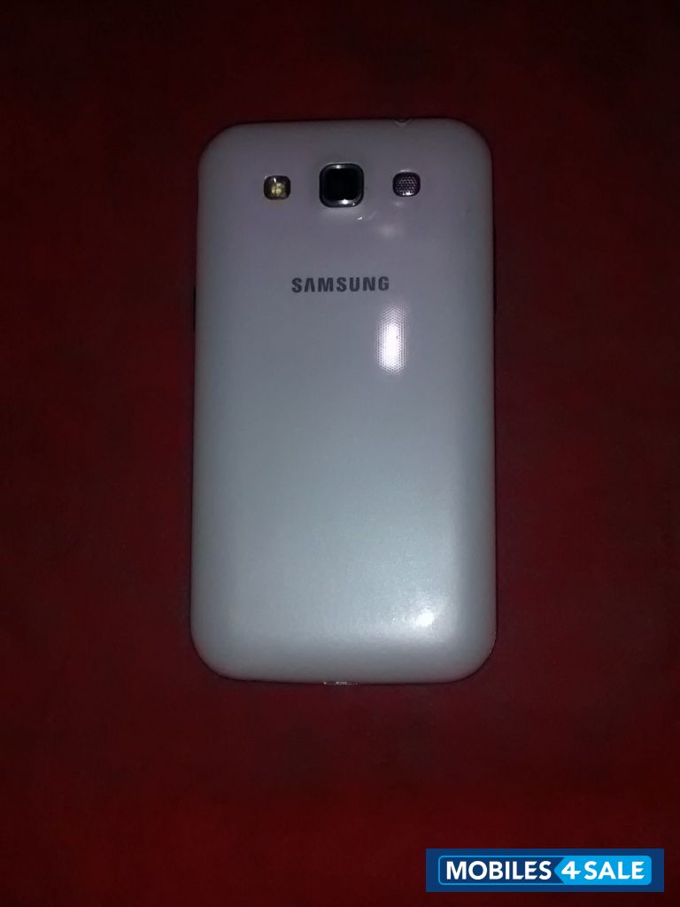 White Samsung Galaxy Grand Quarttro