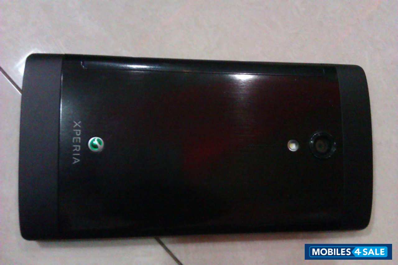 Black Sony Xperia ion