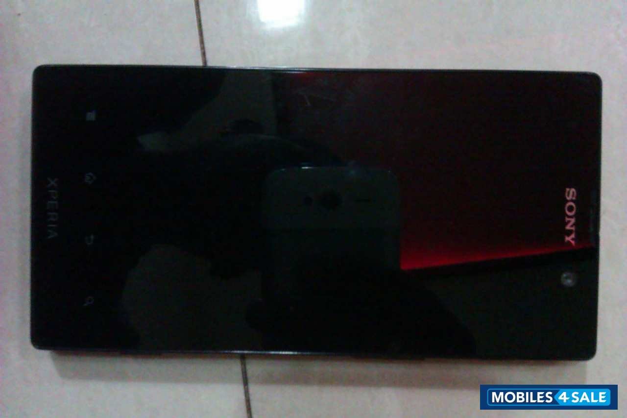 Black Sony Xperia ion