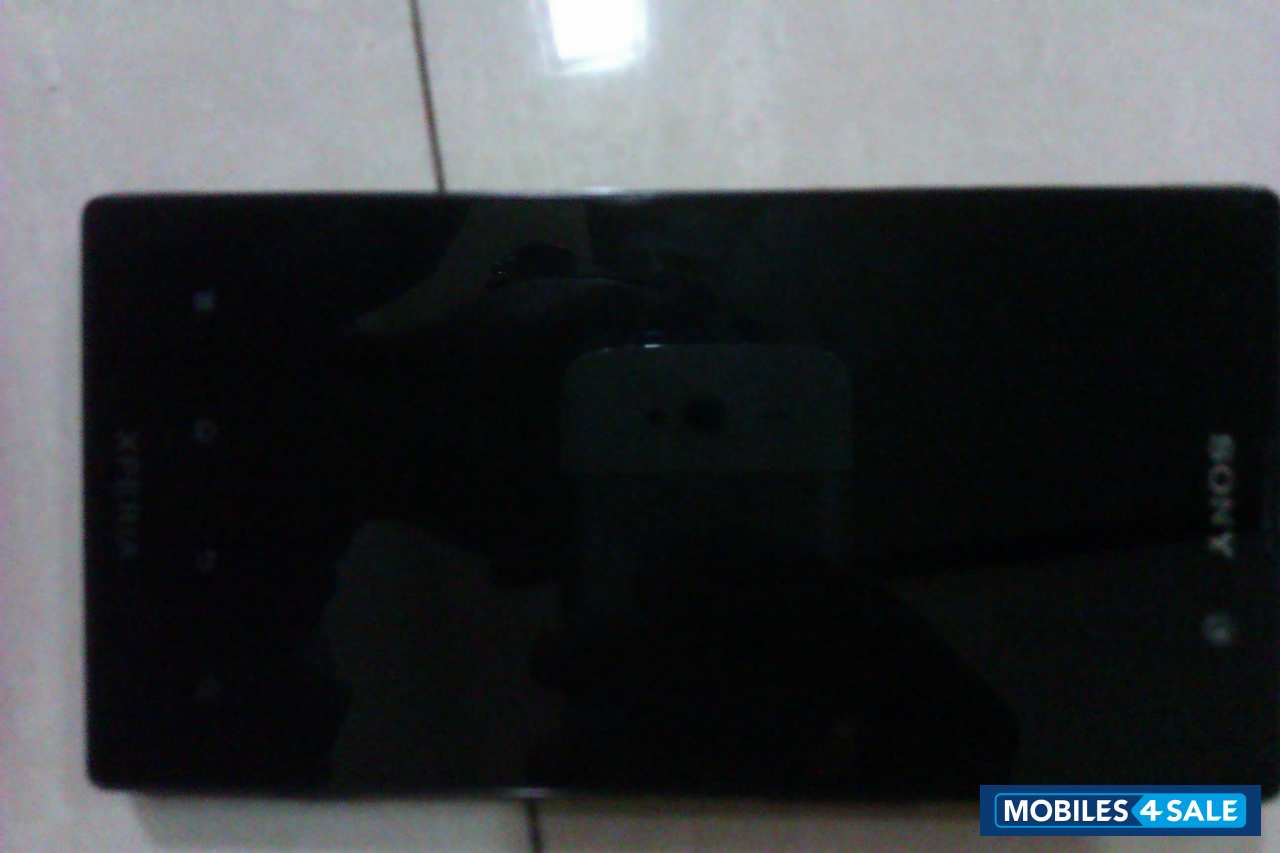 Black Sony Xperia ion