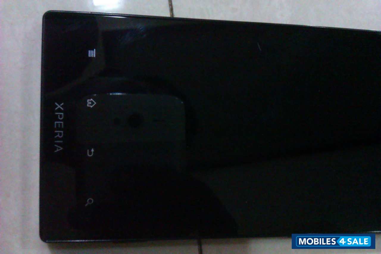 Black Sony Xperia ion