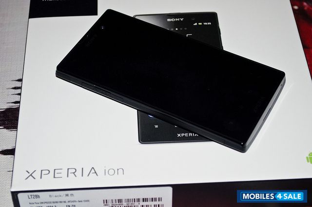 Black Sony Xperia ion