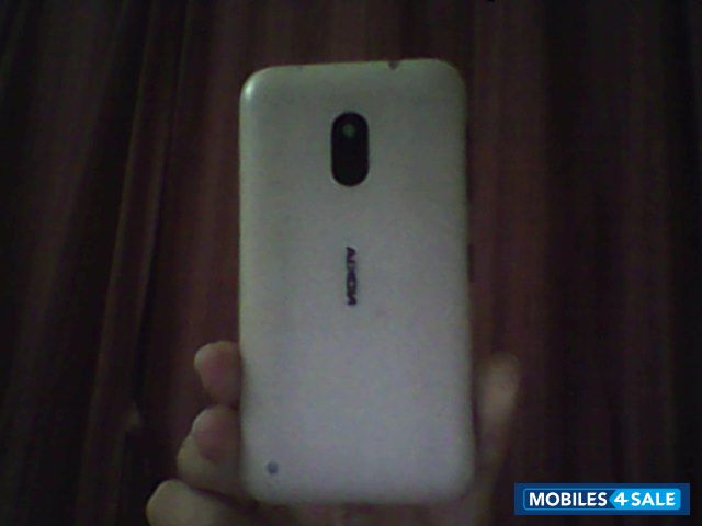 White Nokia Lumia 620