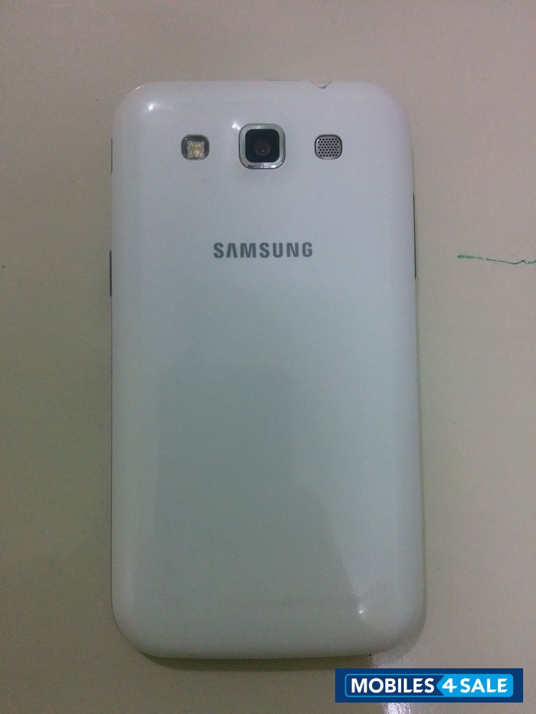 White Samsung Galaxy Grand Quarttro