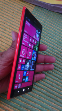 Red Nokia Lumia 1520