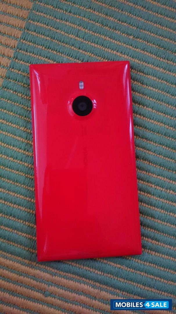 Red Nokia Lumia 1520