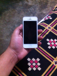 White Apple iPhone 5