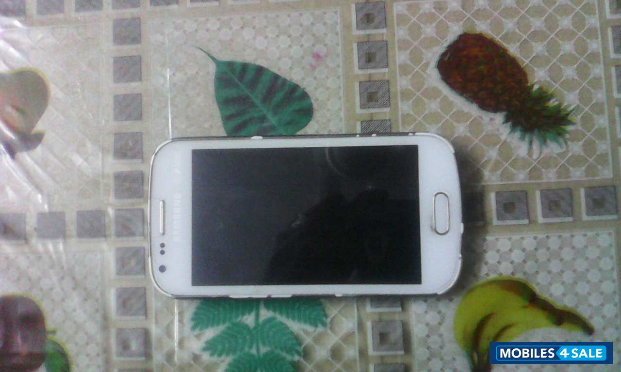 White Samsung GT-series galaxy s7562