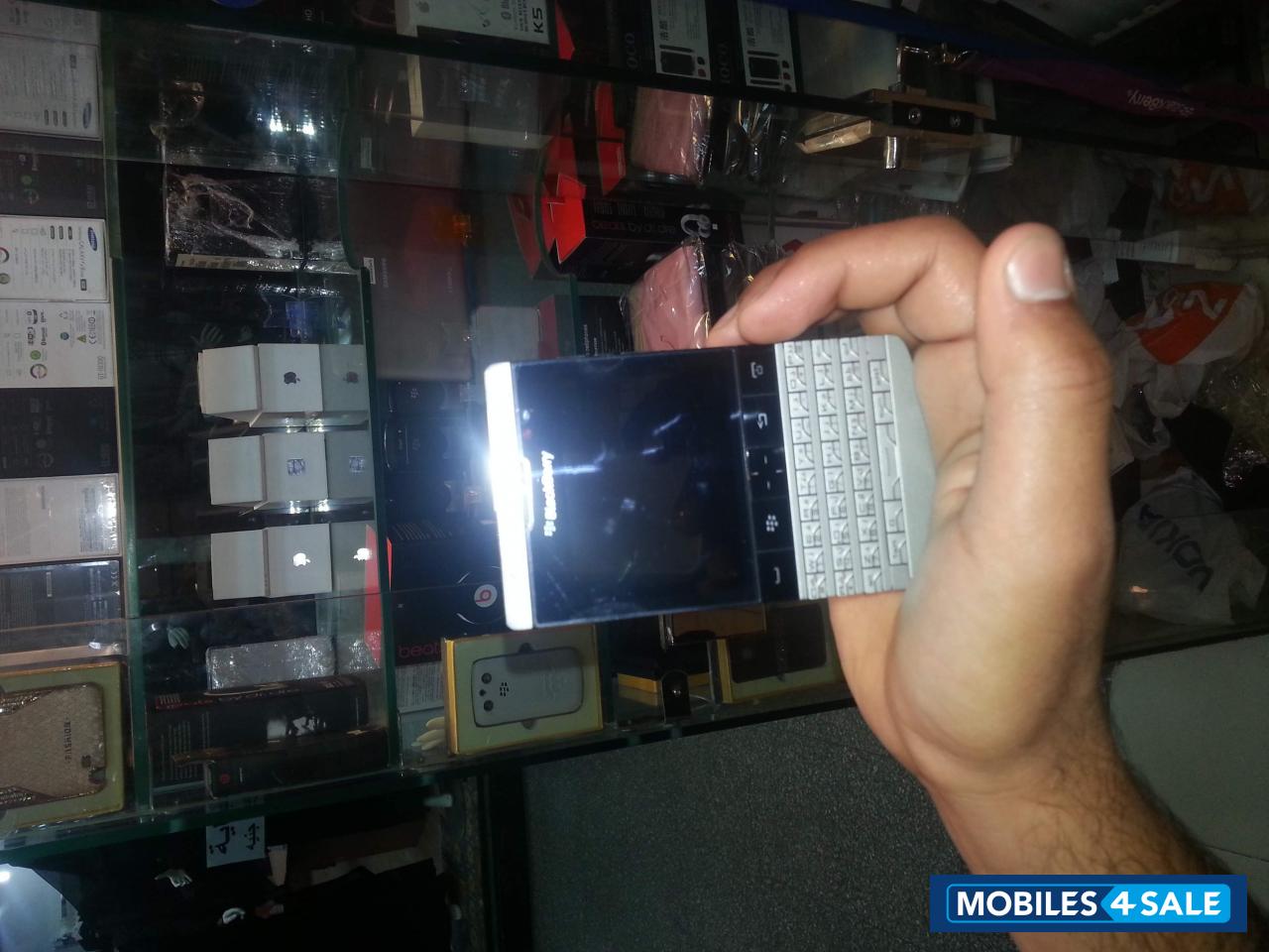 BlackBerry Porsche Design P9981