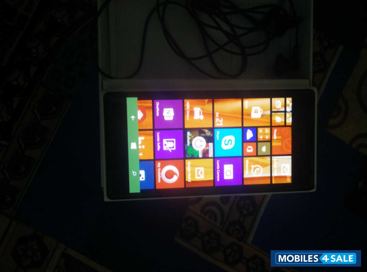 White Nokia Lumia 730