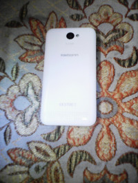 White Karbonn Titanium Wind W4