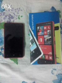 Red Nokia Lumia 820