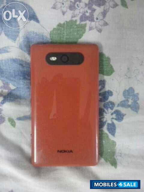 Red Nokia Lumia 820