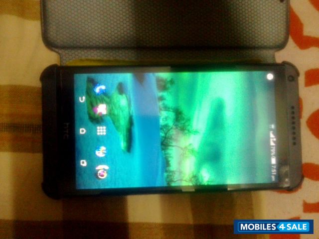 Black HTC Desire 816