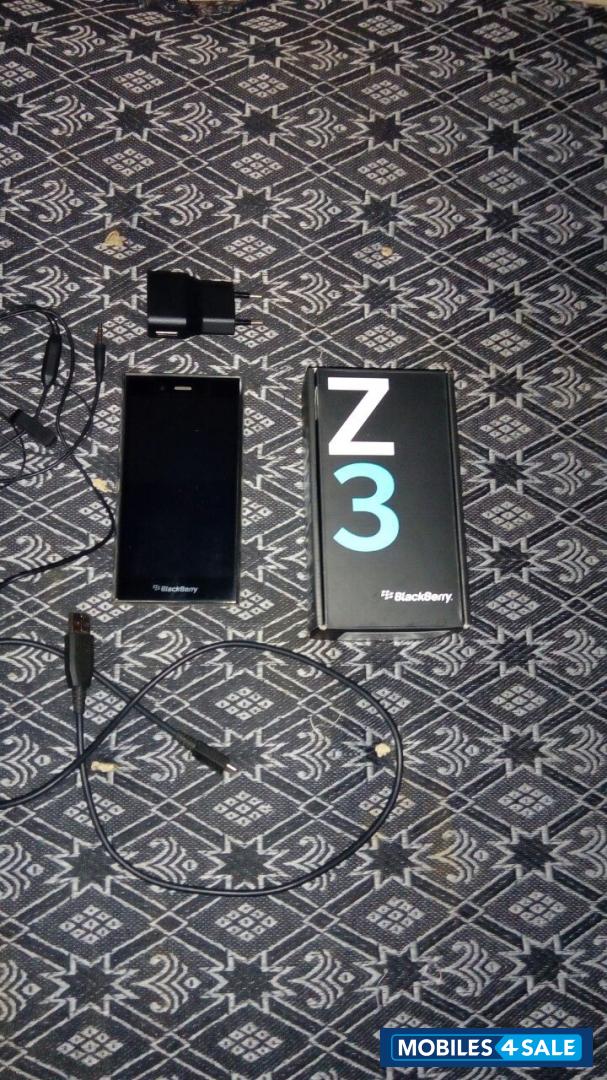 Black BlackBerry Z3