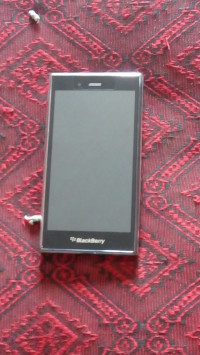 Black BlackBerry Z3