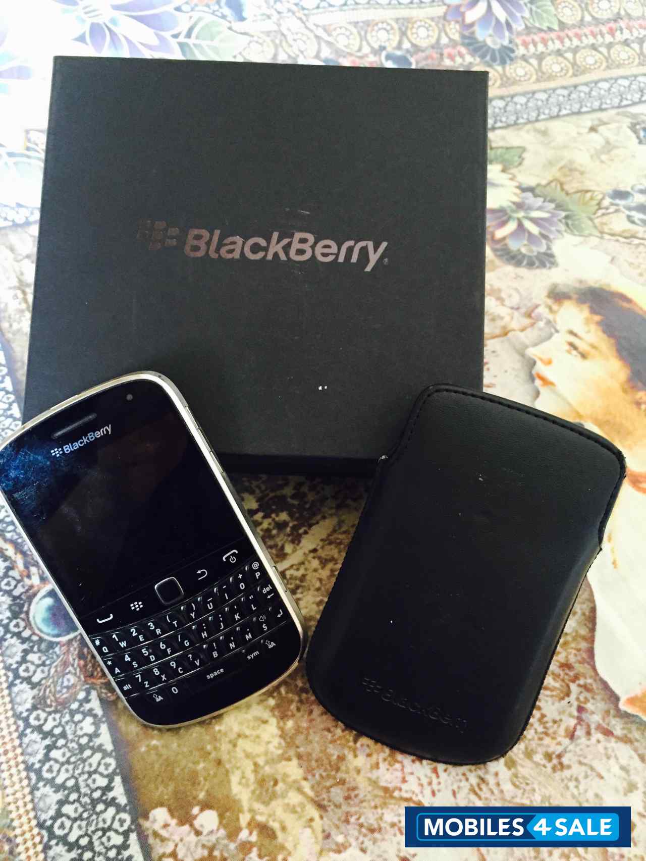 Black BlackBerry Bold 9900