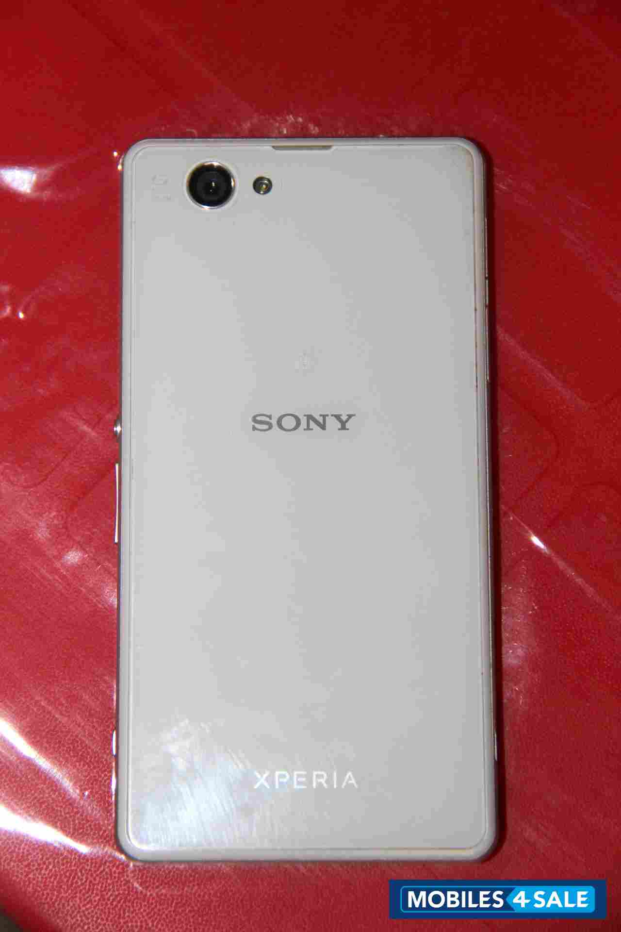 White Sony Xperia Z1 Compact